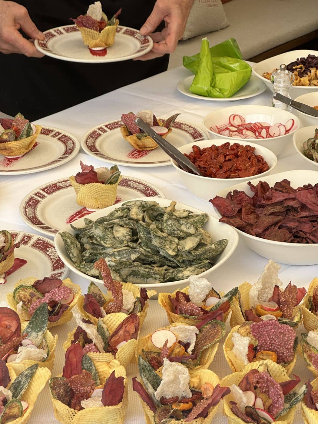 Pranzo a una tavola lunga